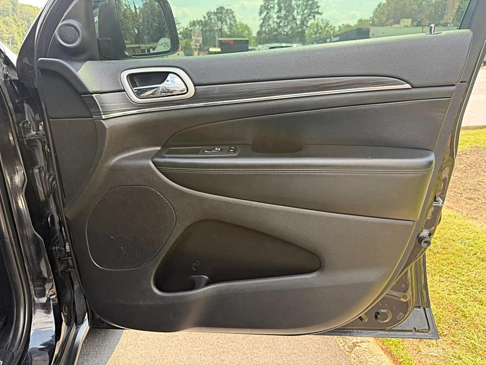 Jeep Grand Cherokee photo 25