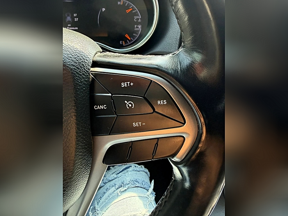 Jeep Grand Cherokee photo 30