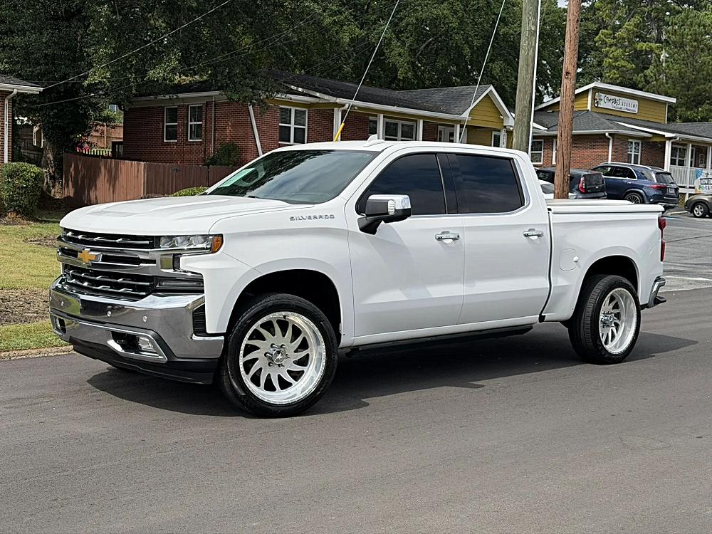 Chevrolet Silverado photo 3