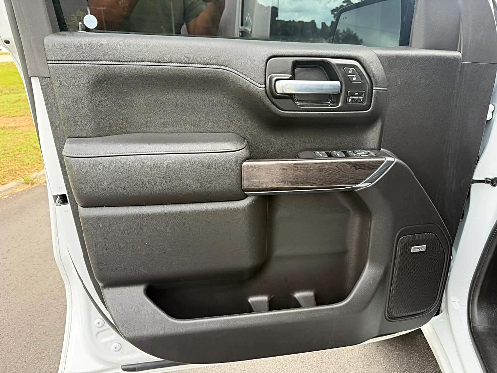 Chevrolet Silverado photo 22
