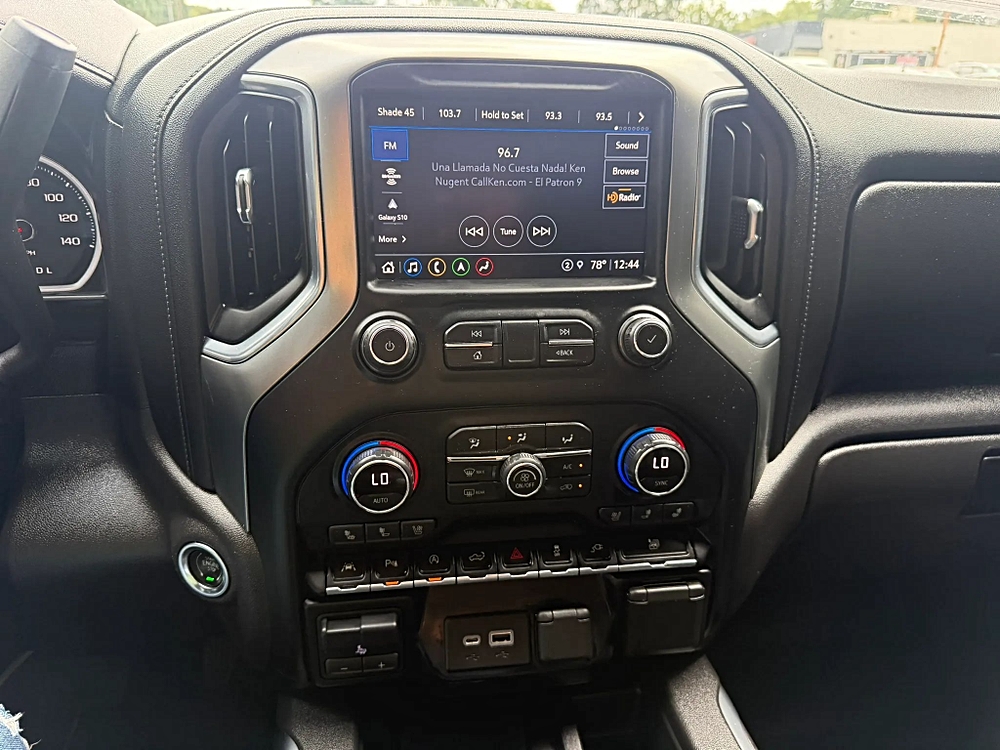 Chevrolet Silverado photo 37