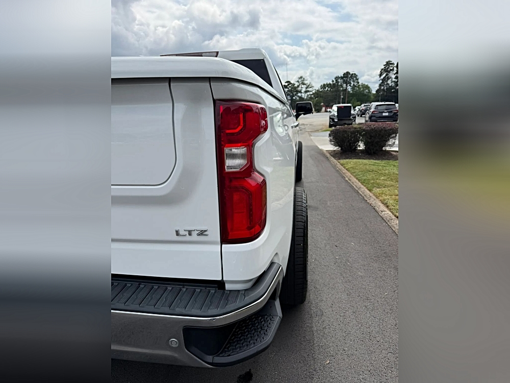 Chevrolet Silverado photo 11