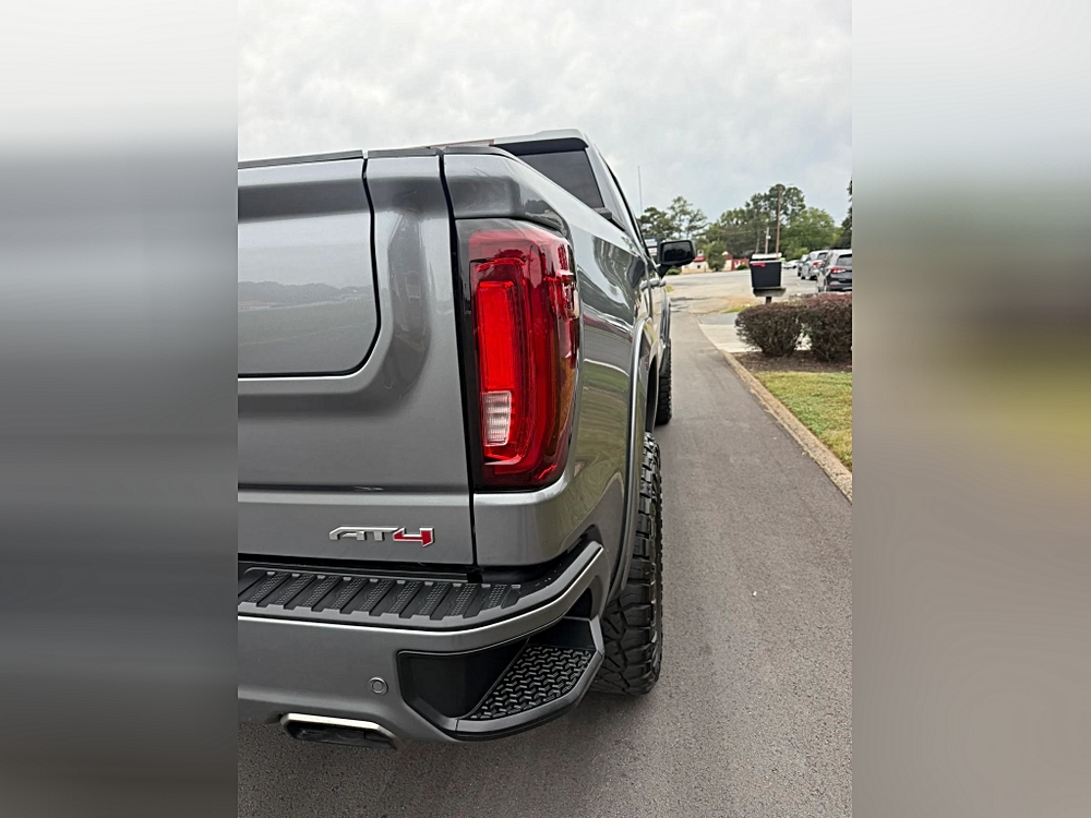 GMC Sierra photo 12