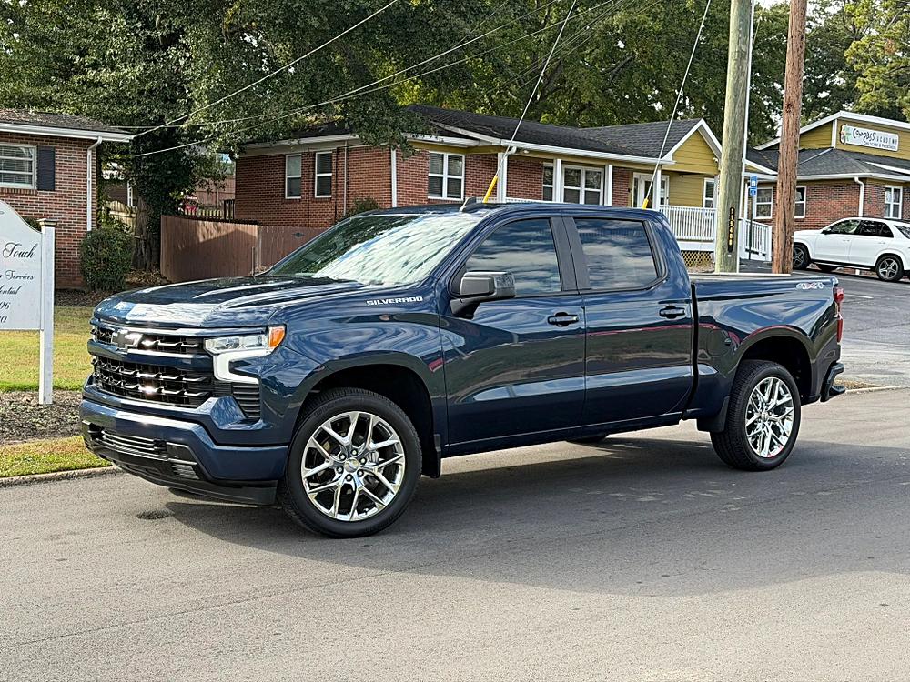 Chevrolet Silverado photo 3