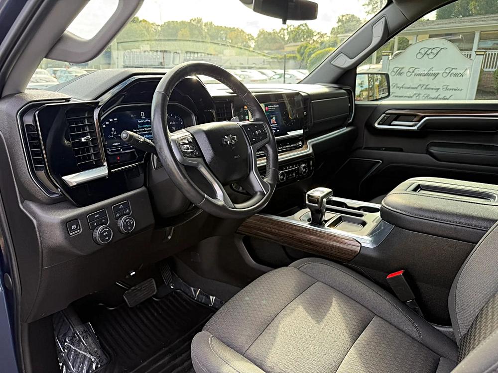 Chevrolet Silverado photo 17