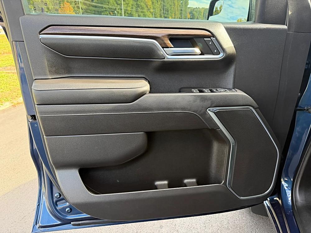 Chevrolet Silverado photo 22