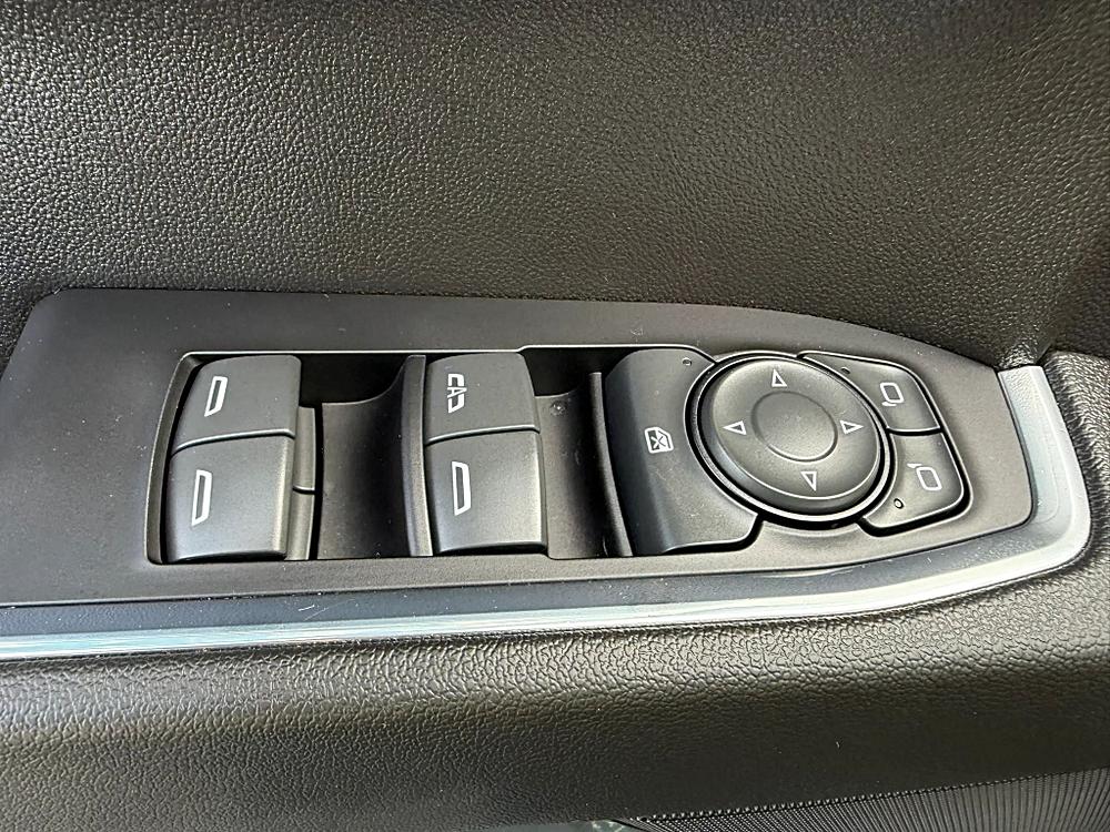 Chevrolet Silverado photo 23