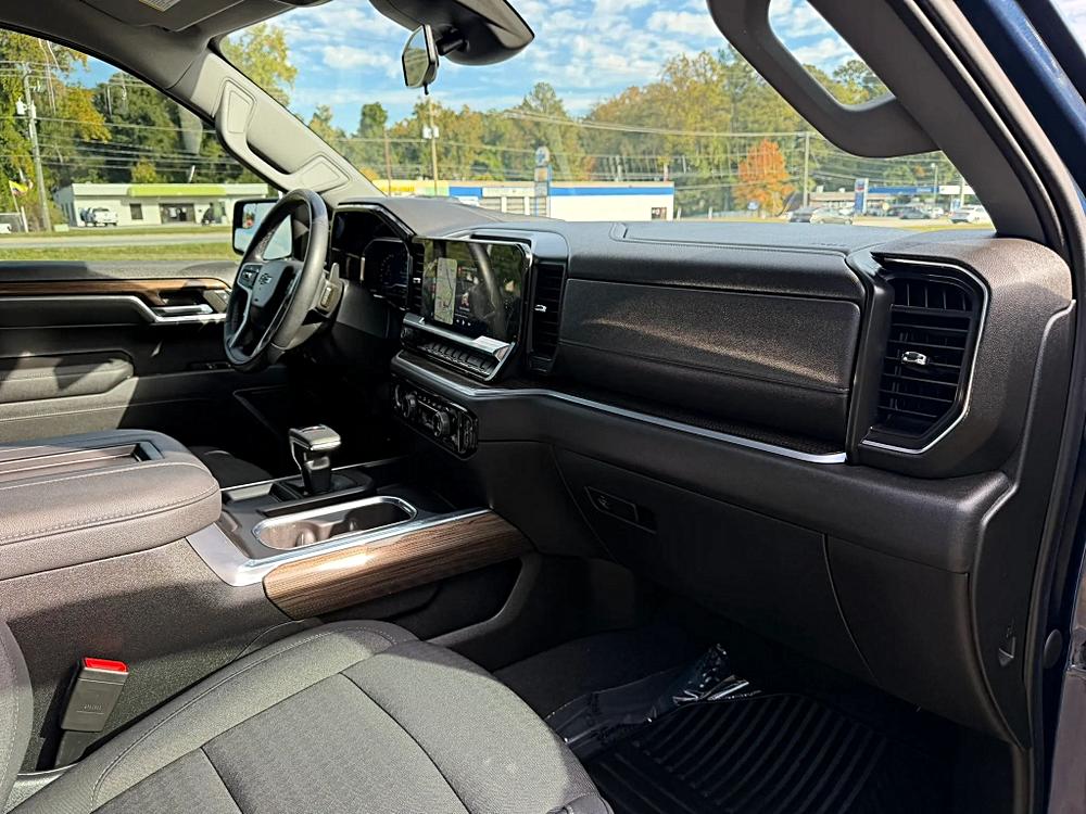 Chevrolet Silverado photo 24