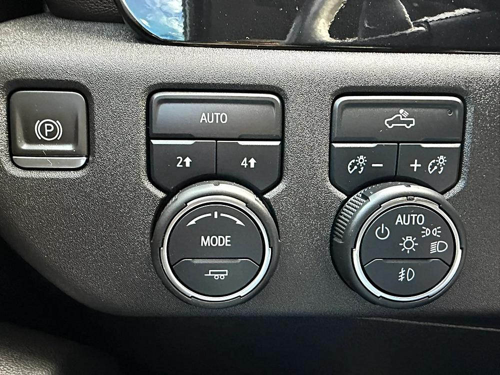 Chevrolet Silverado photo 35