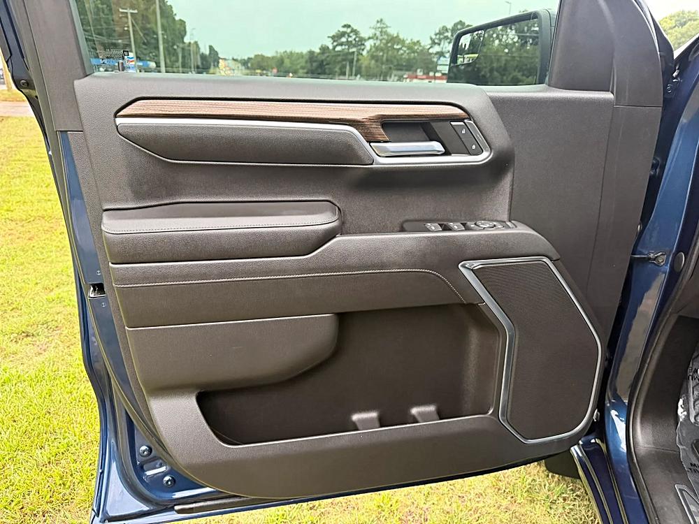 Chevrolet Silverado photo 11