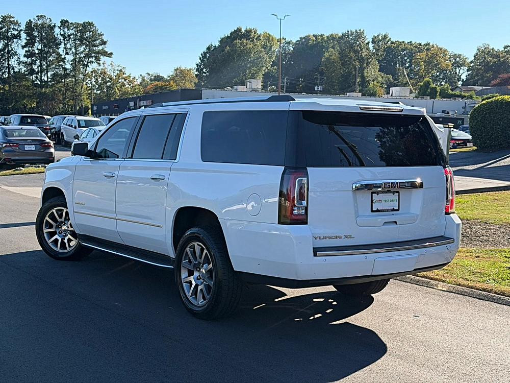 GMC Yukon XL photo 13