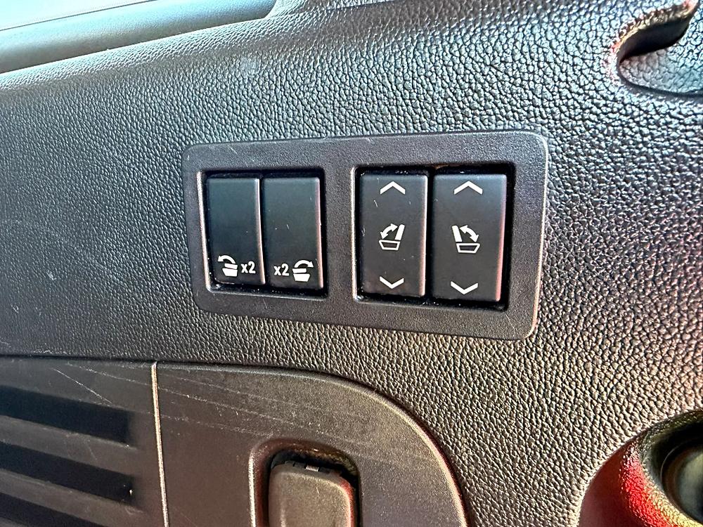 GMC Yukon XL photo 50