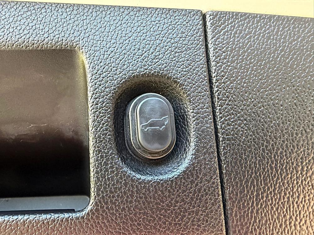 GMC Yukon XL photo 51