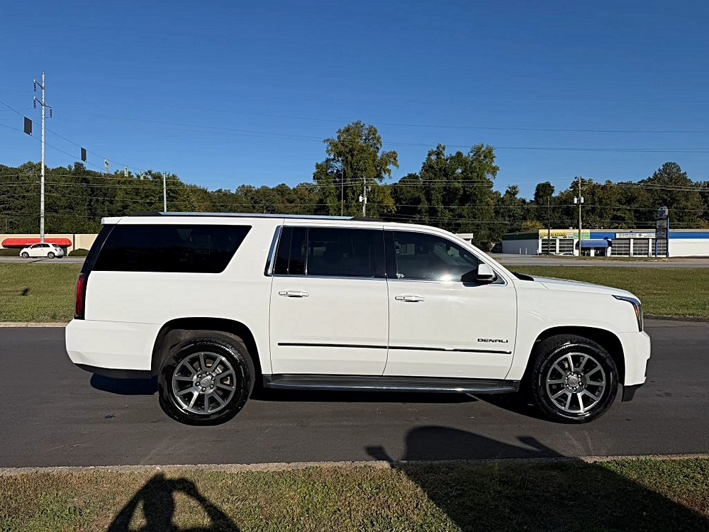 GMC Yukon XL photo 8