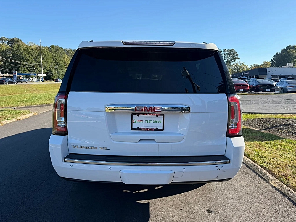 GMC Yukon XL photo 10
