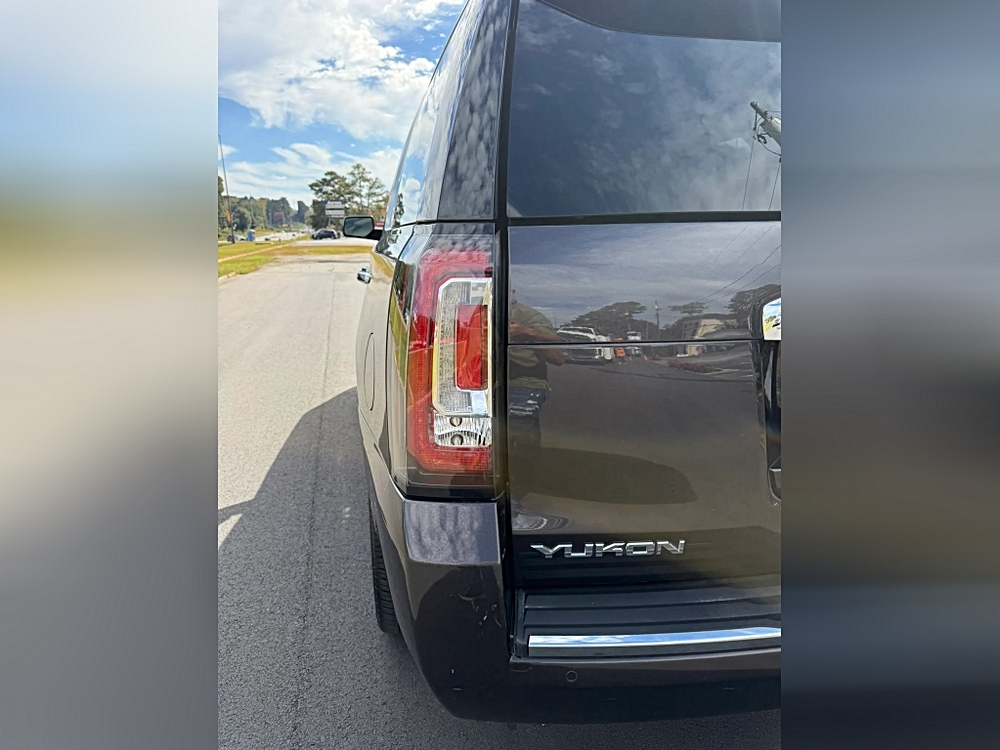 GMC Yukon photo 12