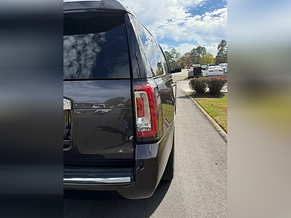 GMC Yukon photo 11