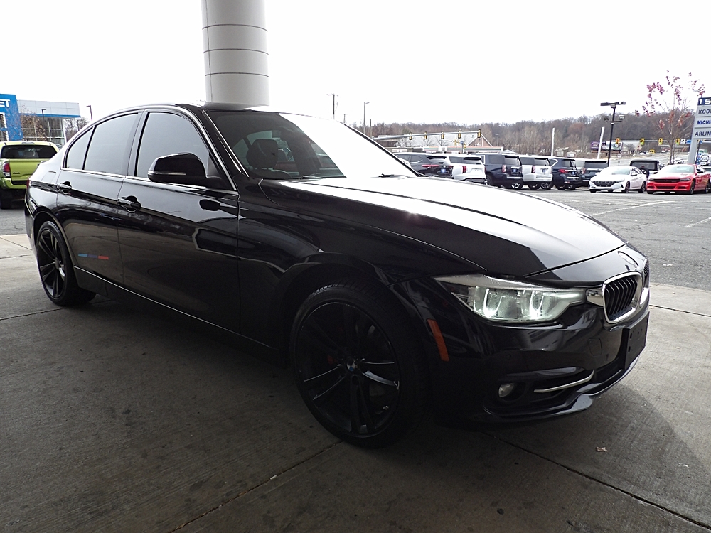 2017 BMW 3 Series 330i's photo