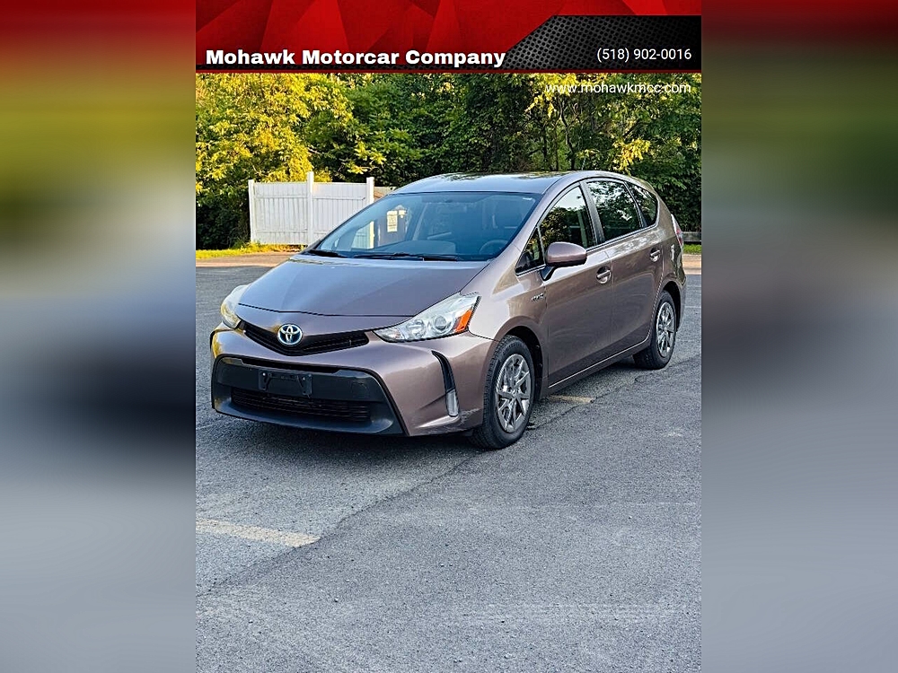 2015 Toyota Prius v Five