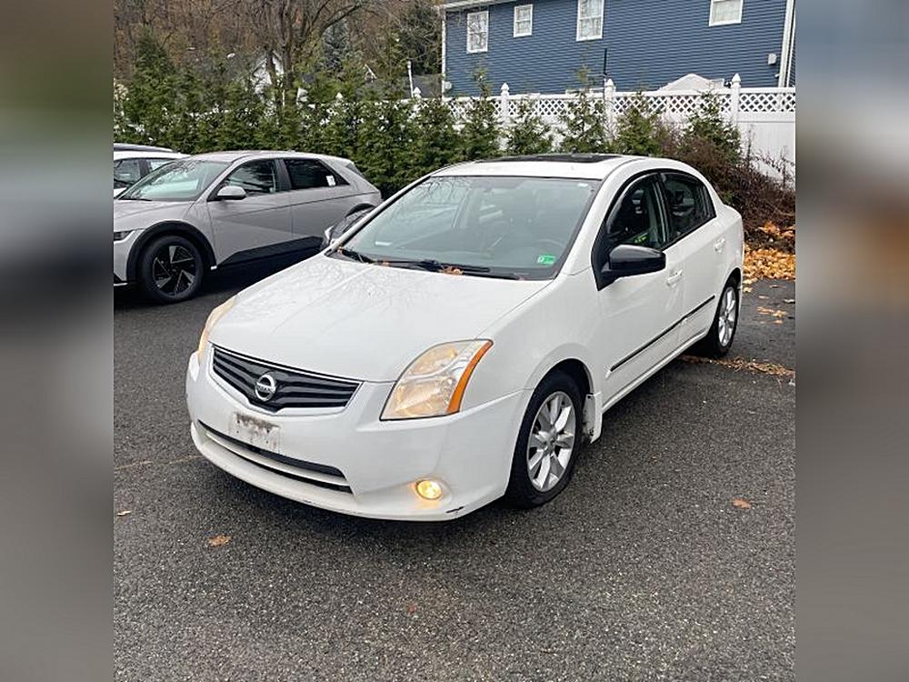 2010 Nissan Sentra SL's photo