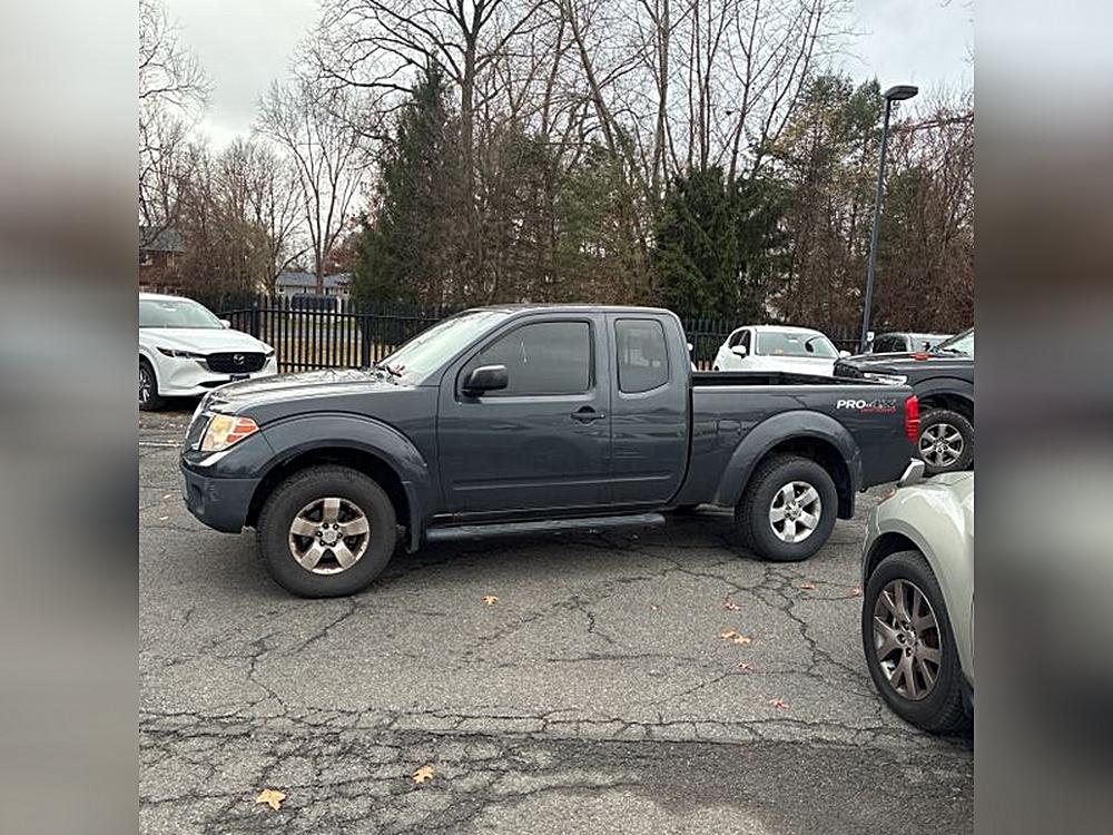 2010 Nissan Frontier SE's photo