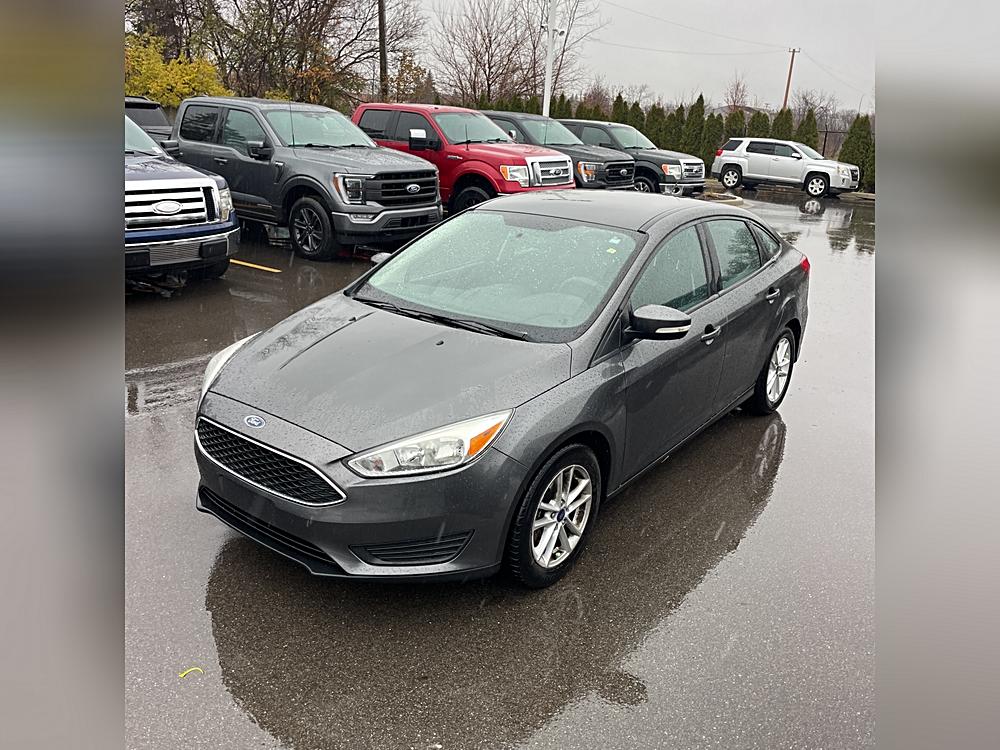 2016 Ford Focus SE's photo