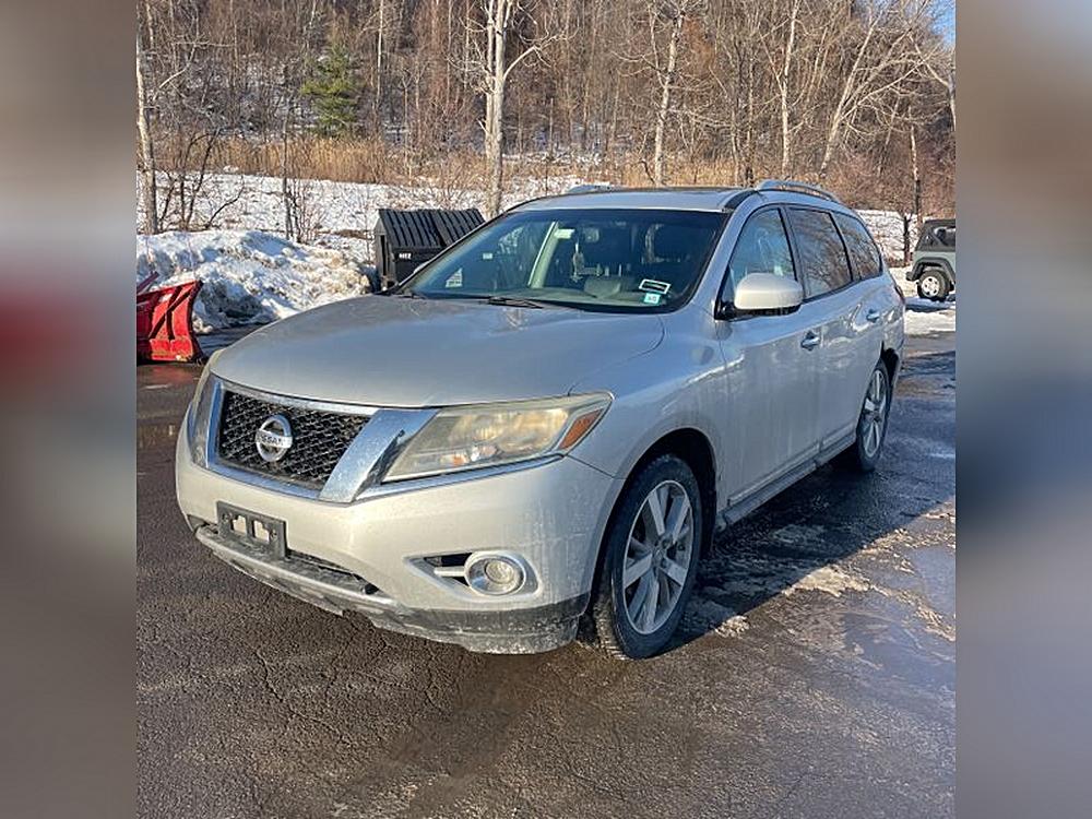 2013 Nissan Pathfinder Platinum's photo
