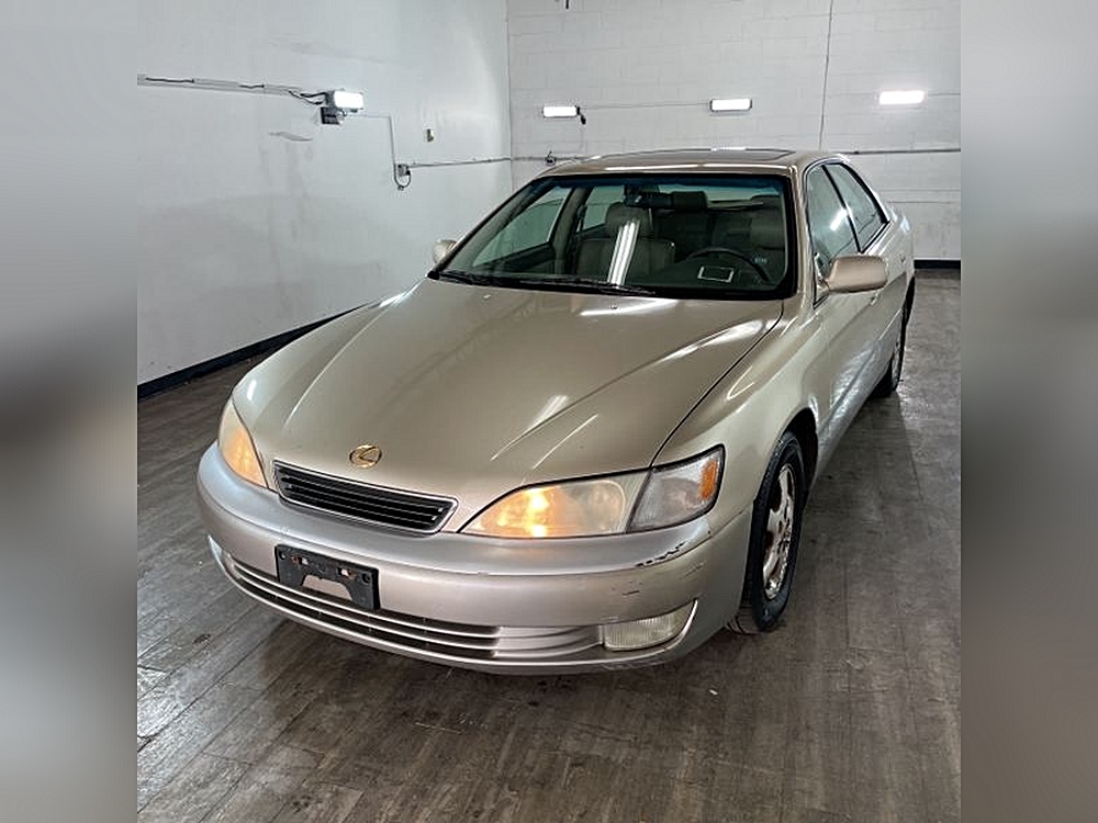 1999 Lexus ES Base's photo