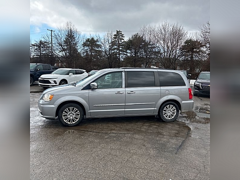 2015 Chrysler Town & Country Touring-L