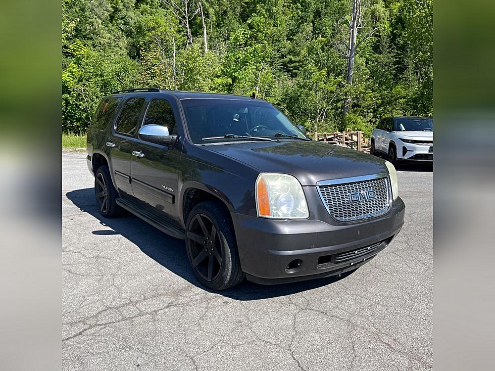 2011 GMC Yukon 2WD SLE's photo
