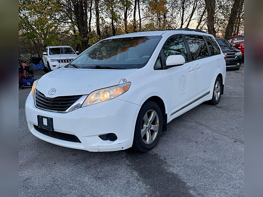 Image 5 of 2015 Toyota Sienna SE 8 Passenger