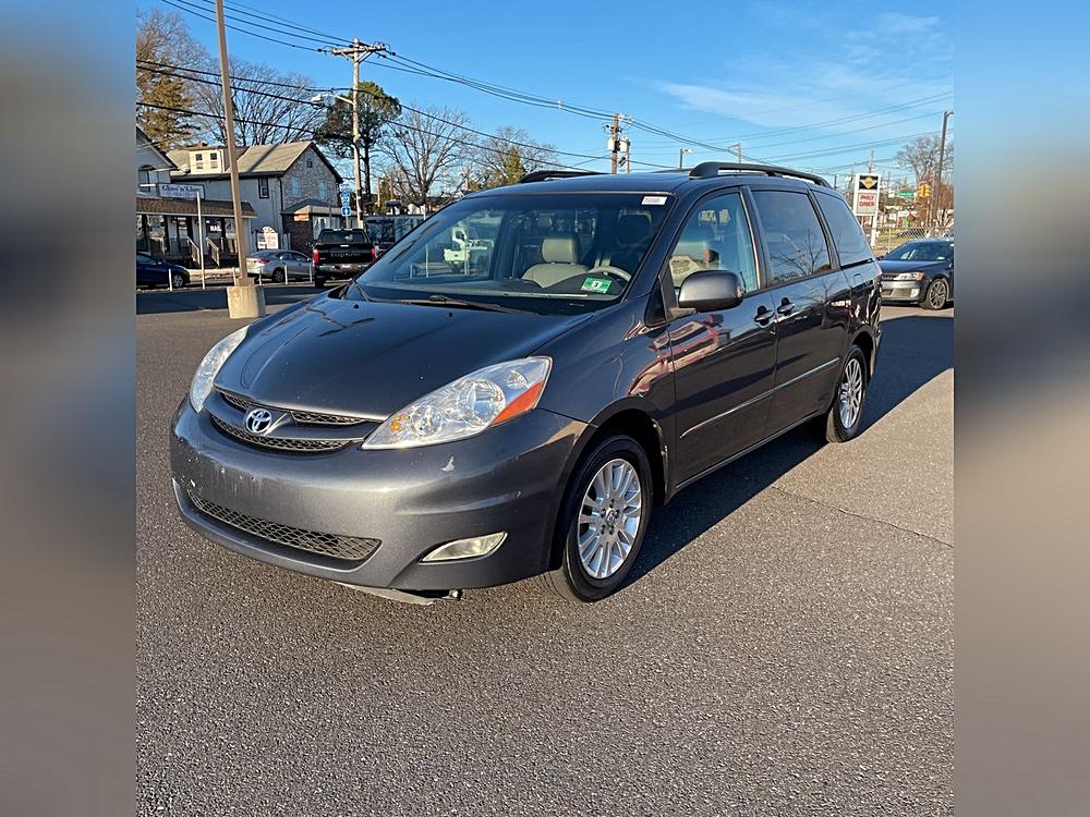Image 6 of 2015 Toyota Sienna SE 8 Passenger
