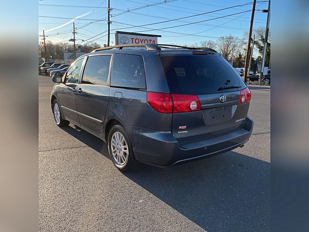 Image 10 of 2015 Toyota Sienna SE 8 Passenger