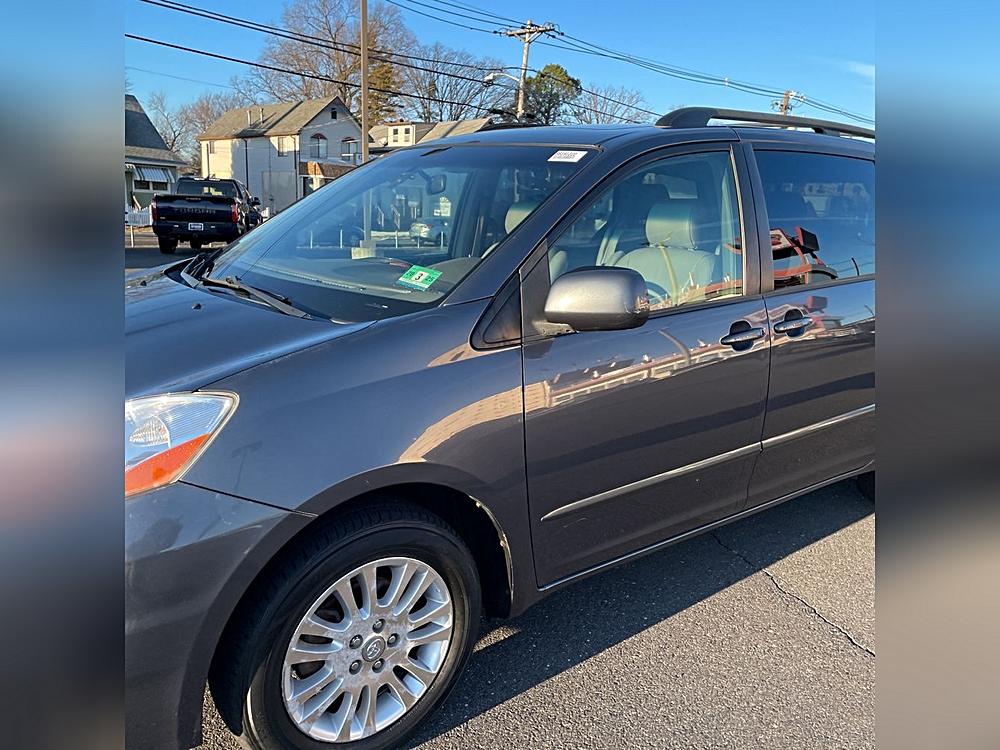 Image 7 of 2015 Toyota Sienna SE 8 Passenger