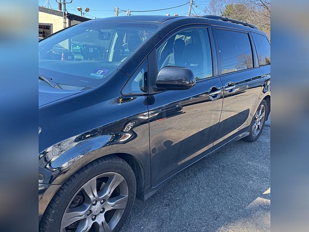 Image 2 of 2015 Toyota Sienna SE 8 Passenger