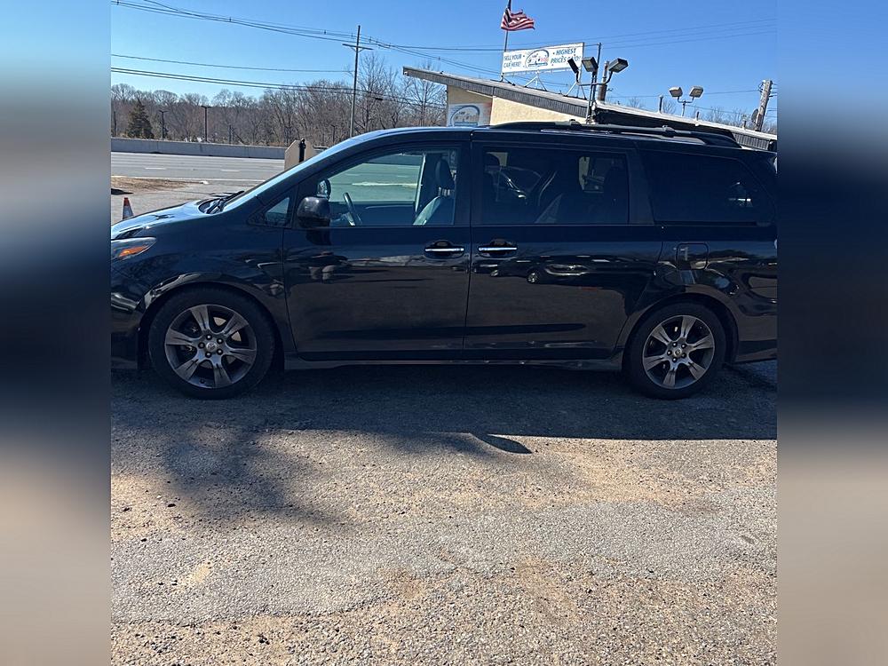 Image 3 of 2015 Toyota Sienna SE 8 Passenger
