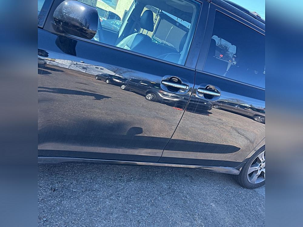 Image 4 of 2015 Toyota Sienna SE 8 Passenger