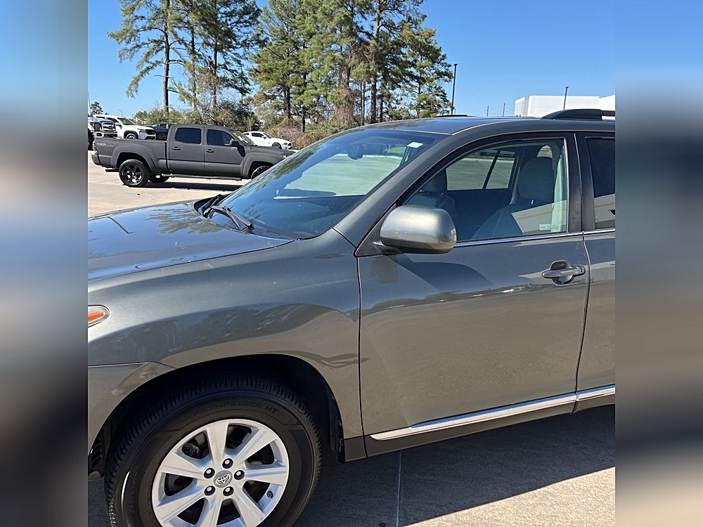 Image 2 of 2012 Toyota Highlander Base V6