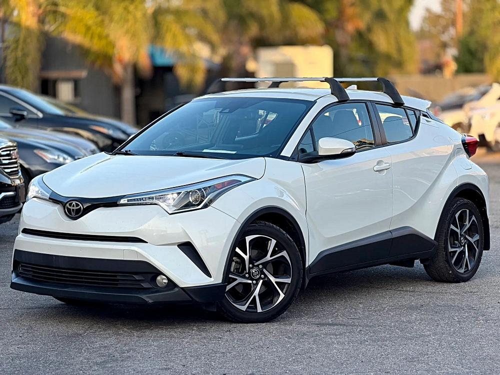 2018 Toyota C-HR XLE Premium's photo