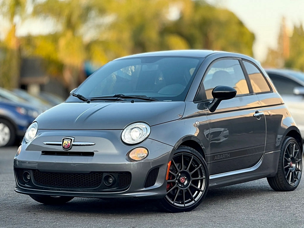 2013 FIAT 500 Abarth's photo