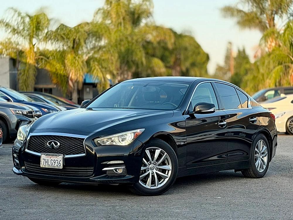 2014 INFINITI Q50 Premium's photo