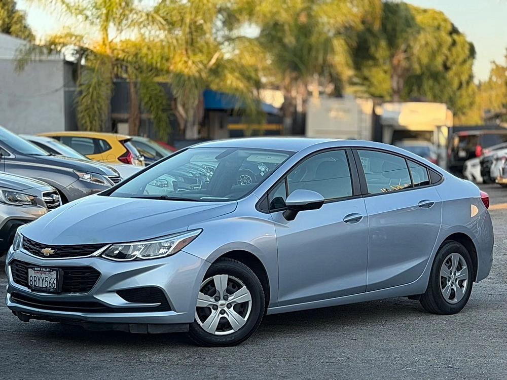 2018 Chevrolet Cruze LS Auto's photo