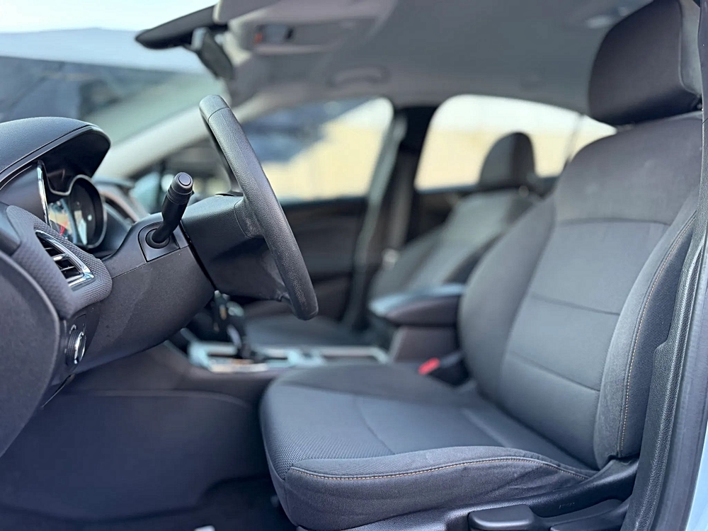 2018 Chevrolet Cruze LS - Photo 16