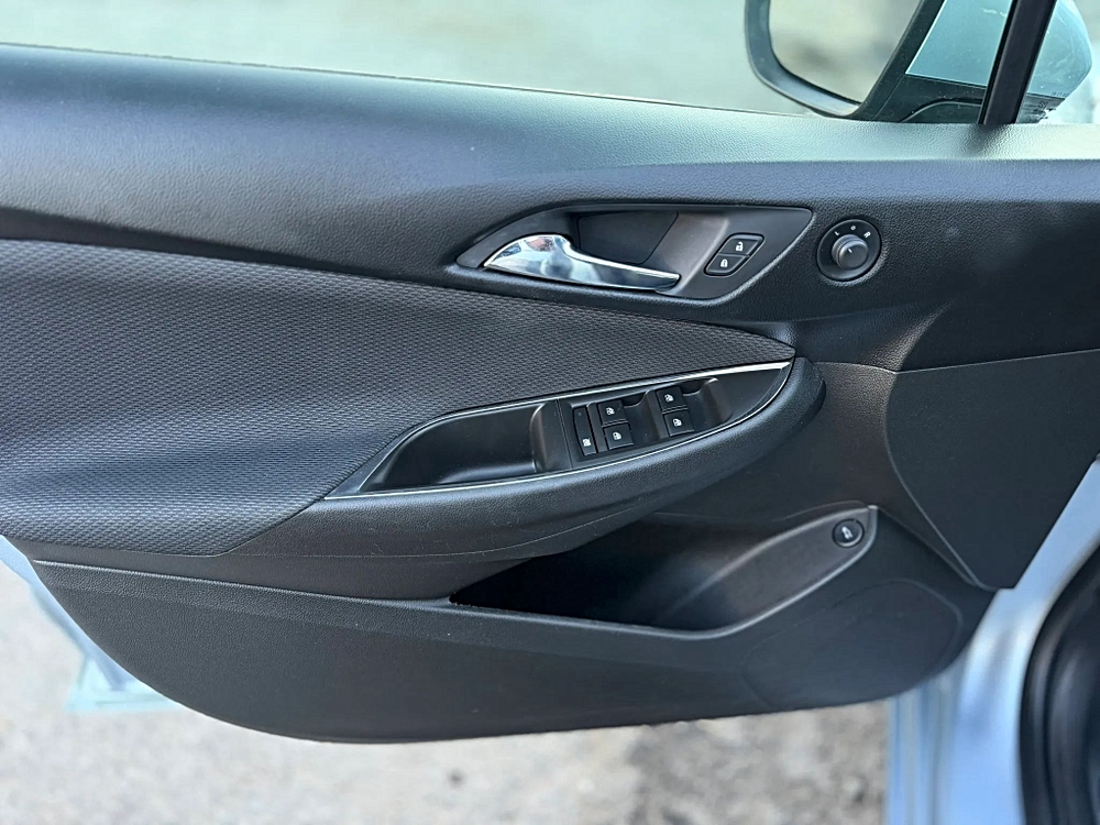 2018 Chevrolet Cruze LS - Photo 17