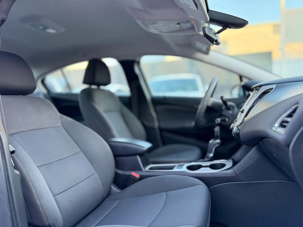 2018 Chevrolet Cruze LS - Photo 23