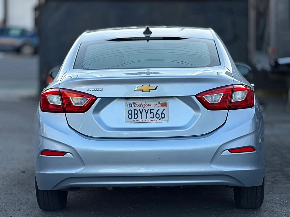 2018 Chevrolet Cruze LS - Photo 6