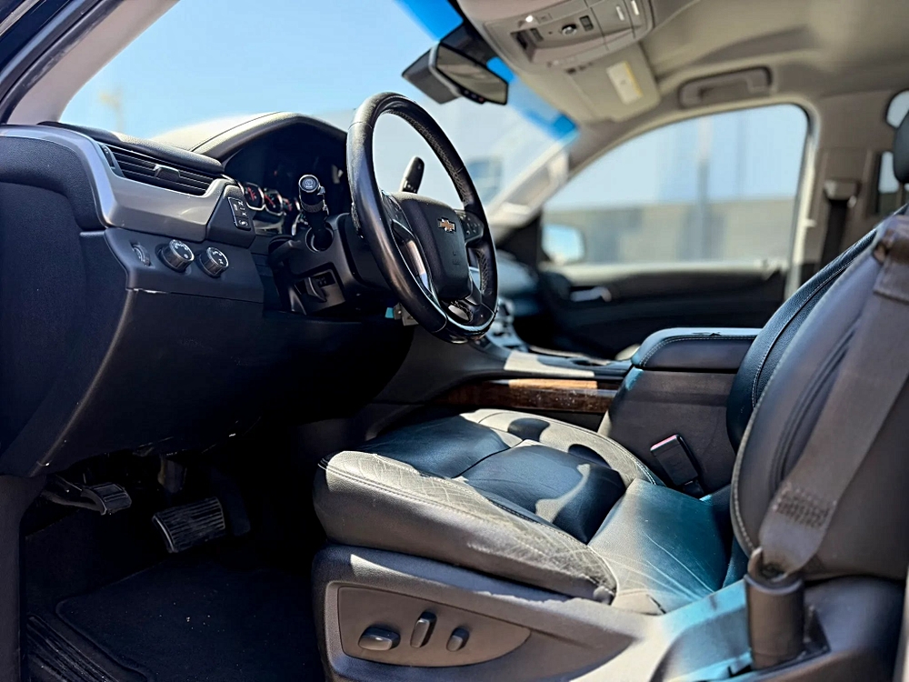 2018 Chevrolet Suburban LT - Photo 11