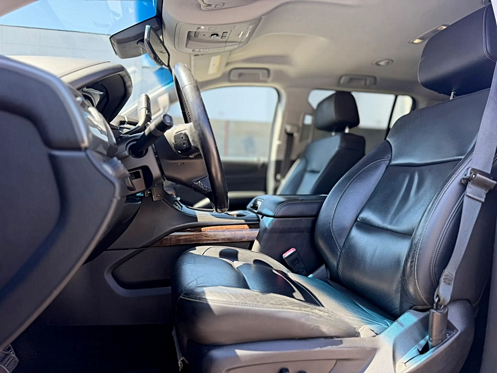 2018 Chevrolet Suburban LT - Photo 13