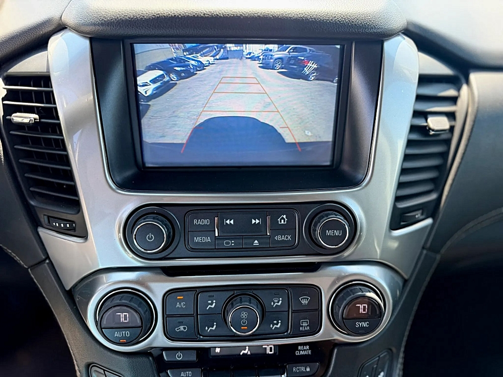2018 Chevrolet Suburban LT - Photo 17