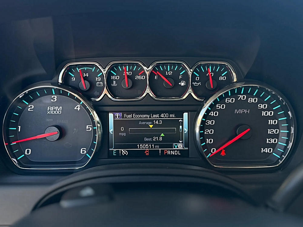 2018 Chevrolet Suburban LT - Photo 18